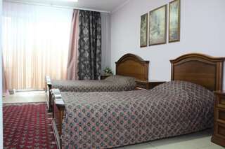 Мини-отель Мини готель Тернополь Четырехместный номер с ванной комнатой-12